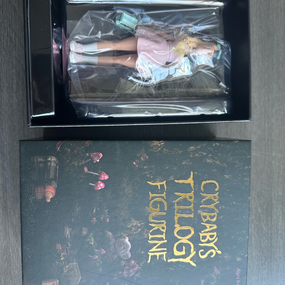 Melanie Martinez trilogy tour VIP-limited edition K-12 figurine